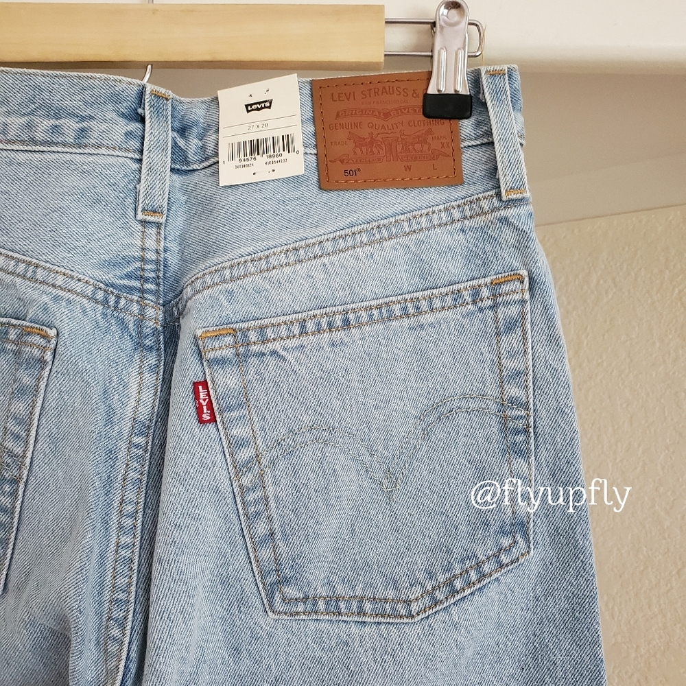 NWT Levi’s 501 Straight Cropped Jeans in Light Wash - Picture 11 of 13